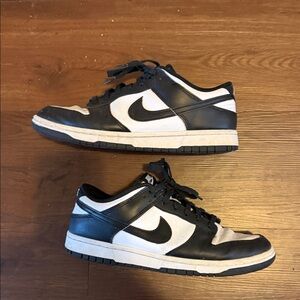 Nike sb dunk Men's Black and White Low-Top Sneakers